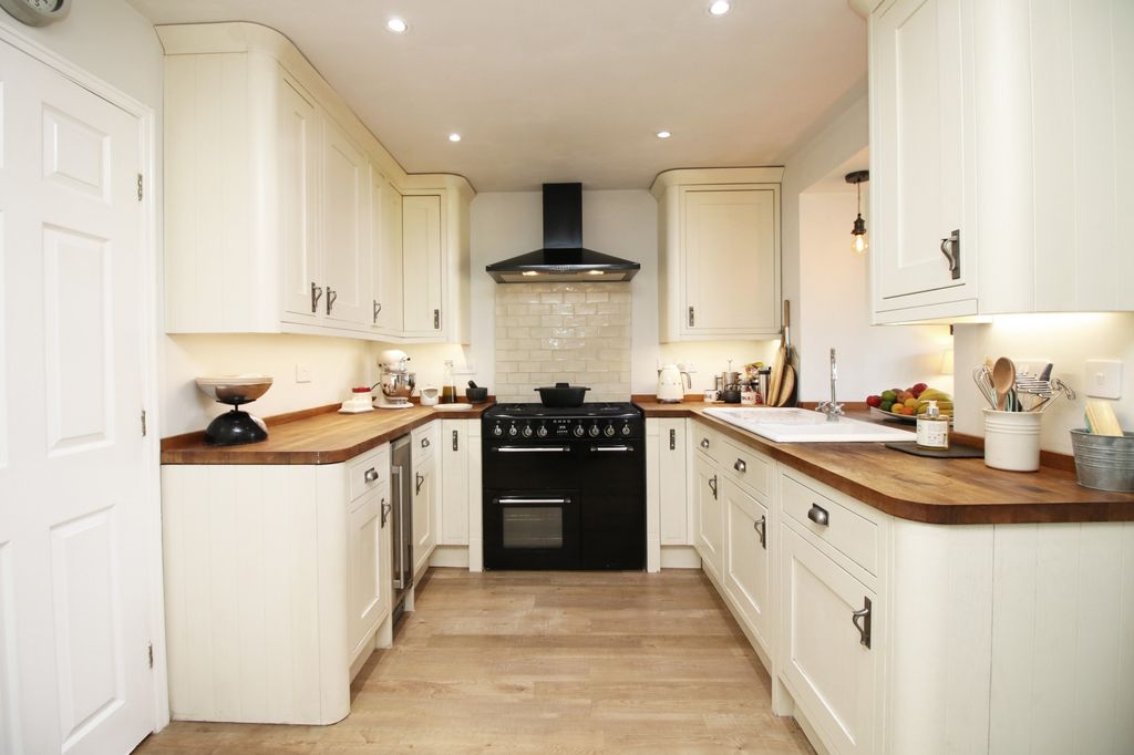 Property photo 3 of 34