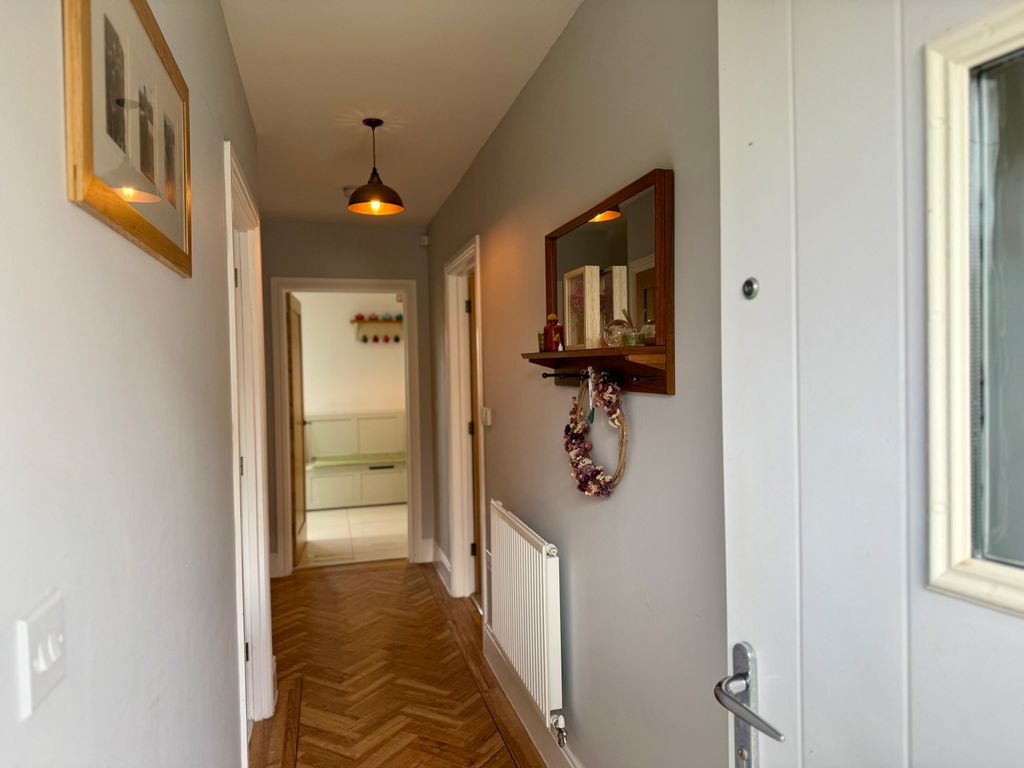 Property photo 2 of 17 Entrance Hall