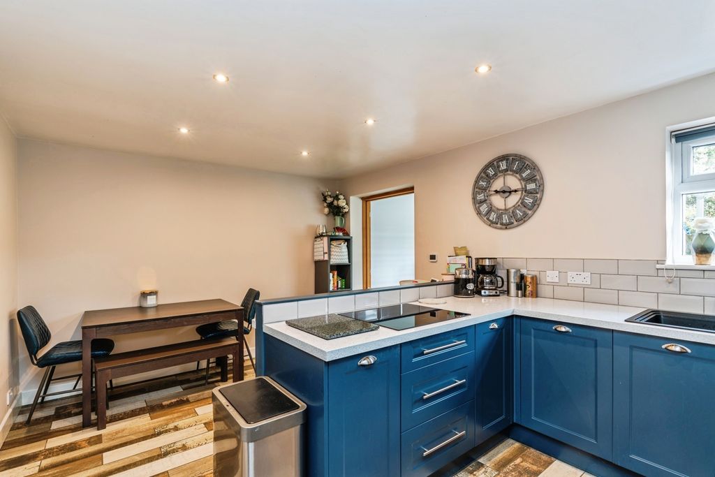 Property photo 3 of 18 Pbox-Img.Jpg