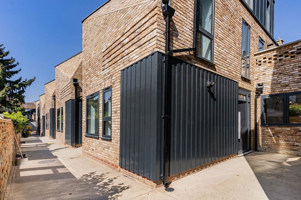 Property photo 2 of 25 Exterior