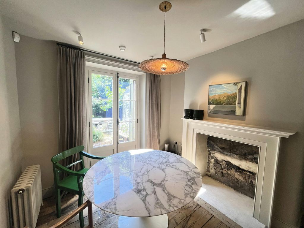 Property photo 3 of 8 Vernon Street W14  3.Jpg