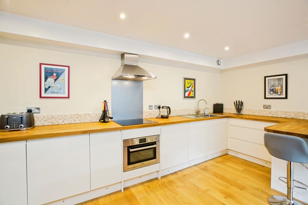 Property photo 3 of 20 Pbox-Img.Jpg