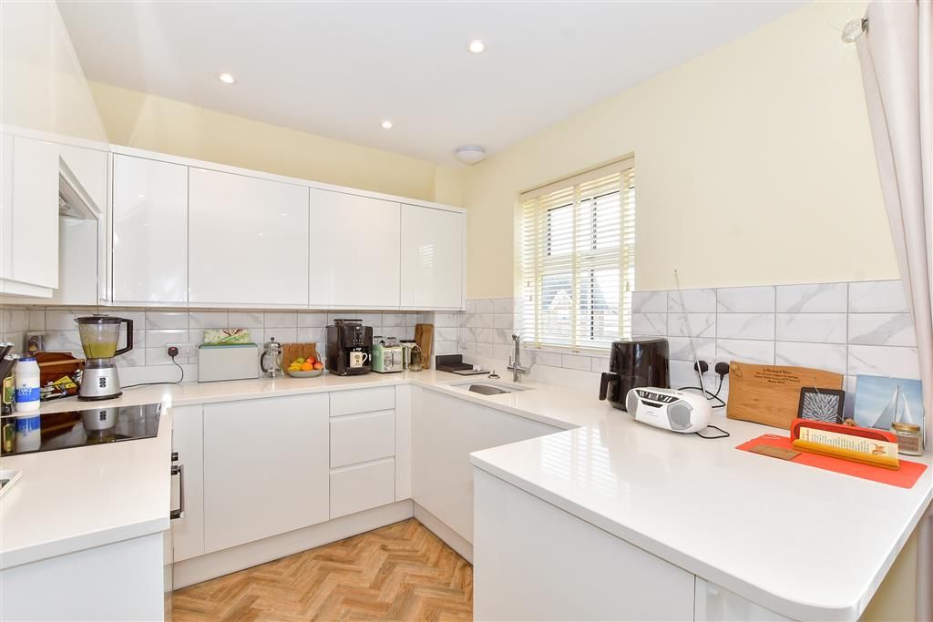 Property photo 3 of 10 Lounge/Kitchen