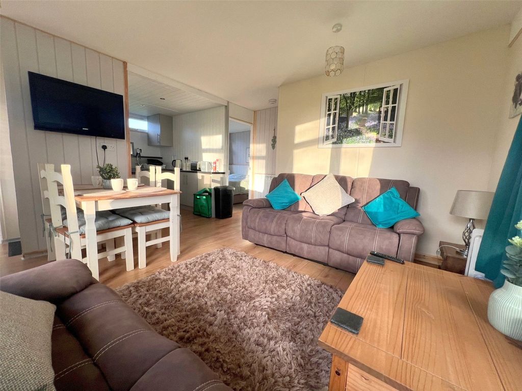 Property photo 3 of 16 Picture No. 21