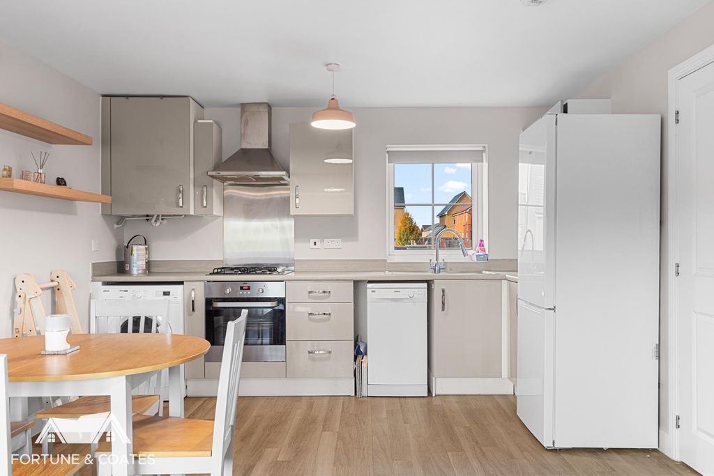 Property photo 3 of 12 Fieldfareway_2.Jpg