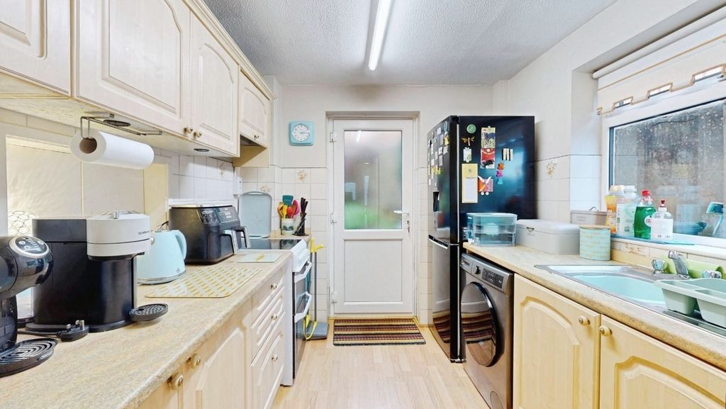 Property photo 3 of 11 Pbox-Img.Jpg