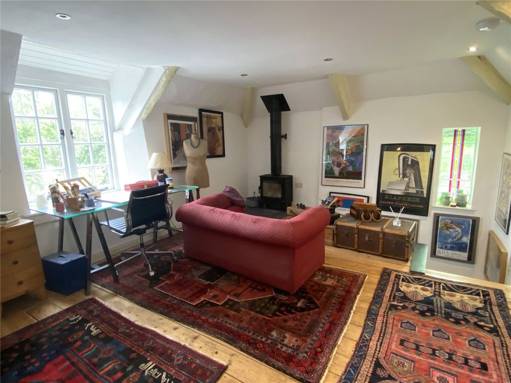 Property photo 2 of 18 Living Room