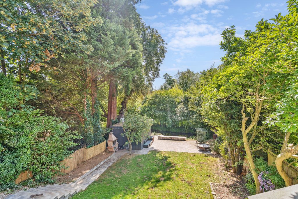 Property photo 3 of 19