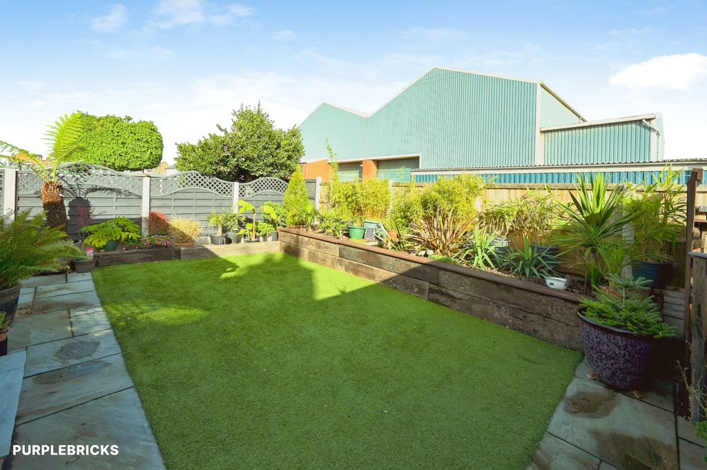 Property photo 2 of 28