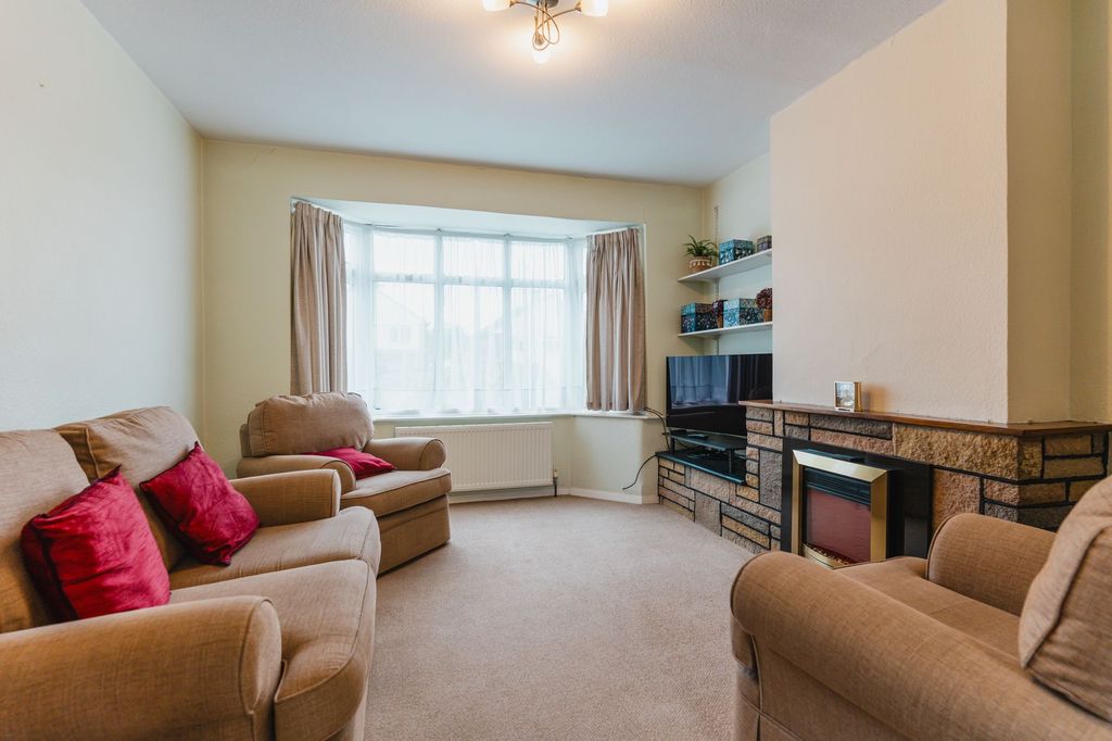 Property photo 3 of 15