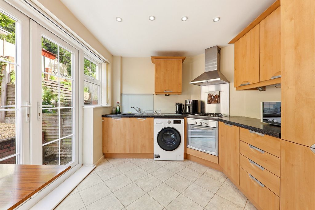 Property photo 2 of 24