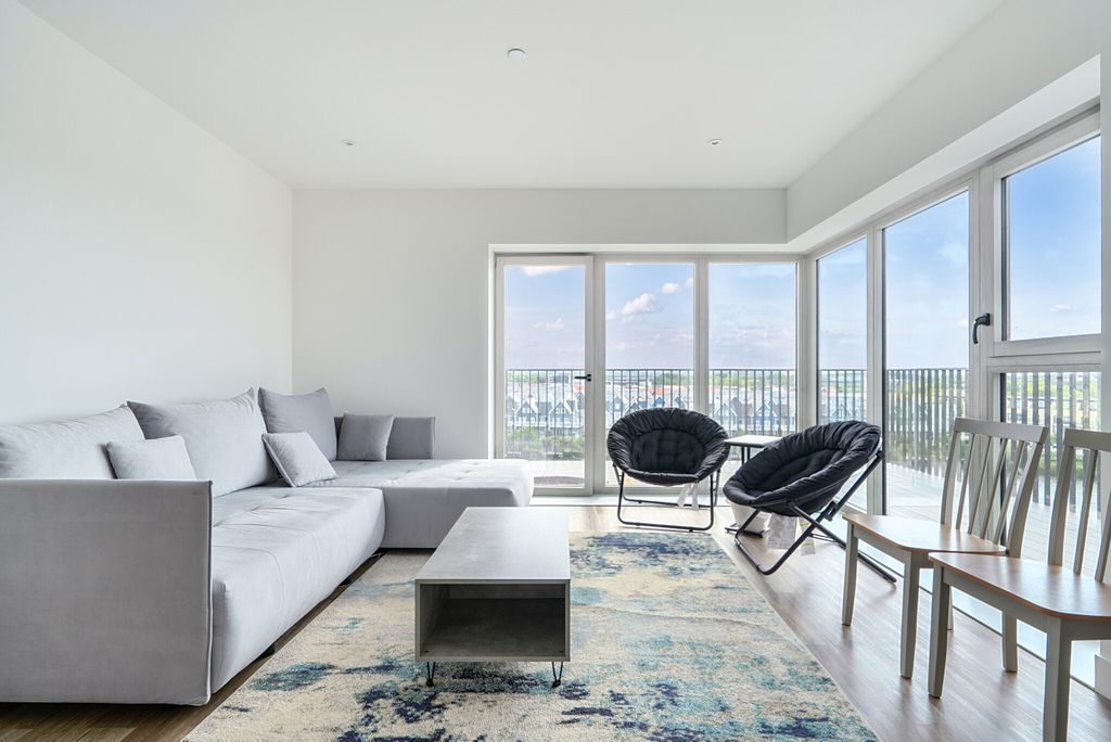 Property photo 3 of 11 1335145-12-68946F...