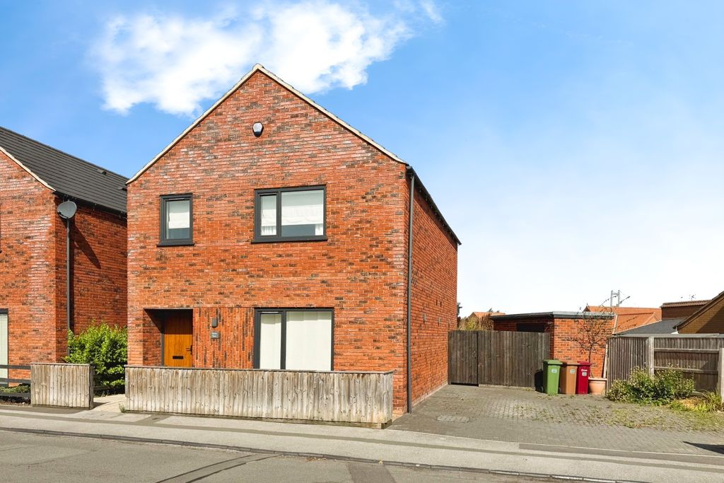 Property photo 1 of 17 4369181