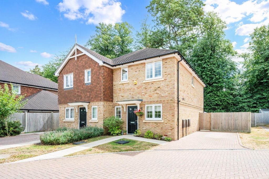 Property photo 1 of 13 Stanton Grove