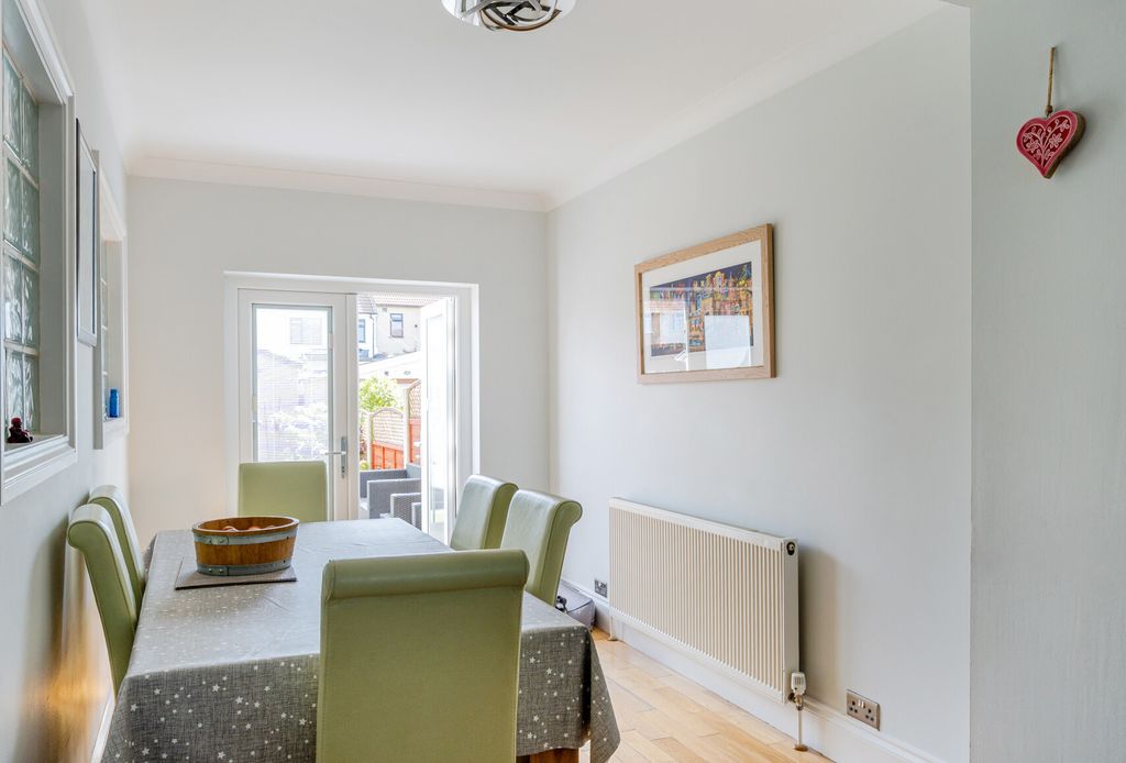 Property photo 3 of 19 1315617-13-685Eb9...