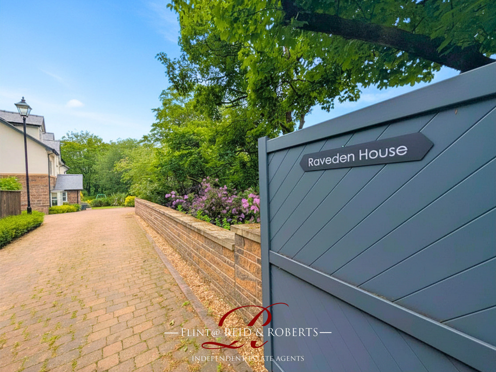 Property photo 1 of 39 Driveway
