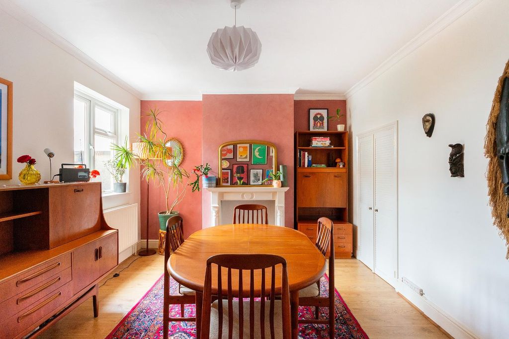 Property photo 3 of 29 0B9Rhd - Dining Room C.Jpg