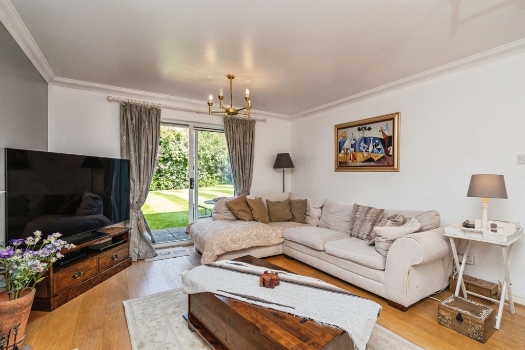 Property photo 3 of 22 Picture No. 21