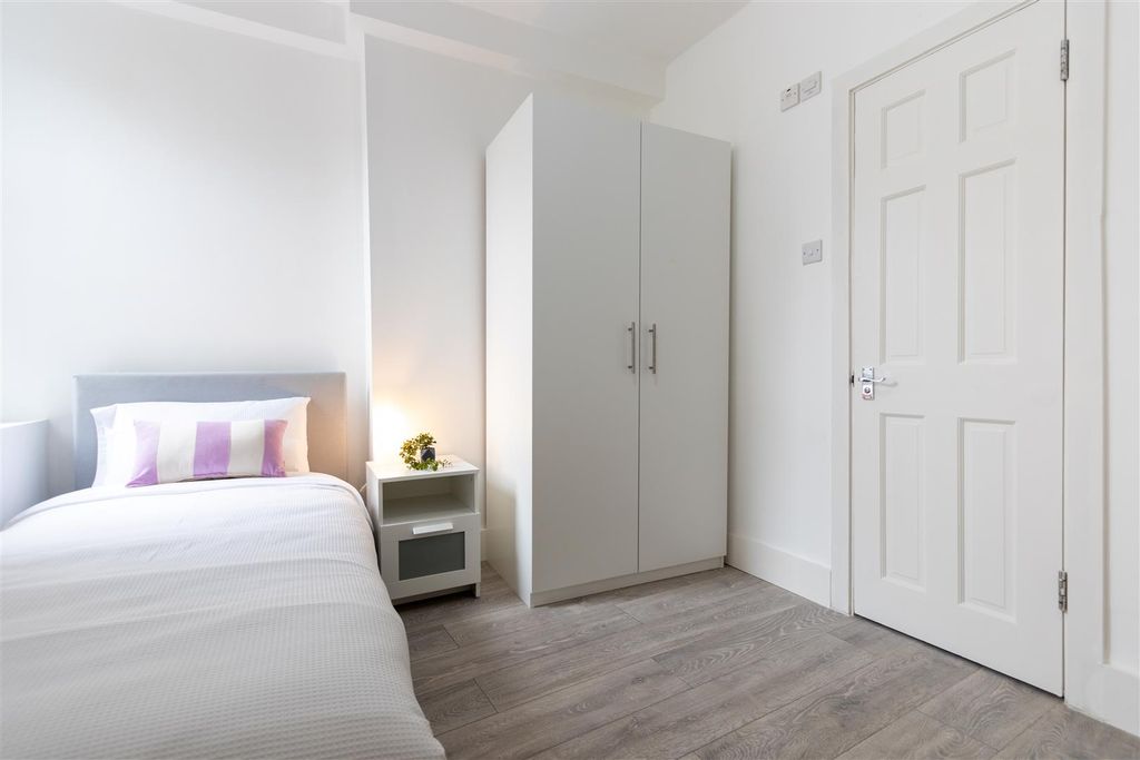 Property photo 2 of 6 Stuidio Room 2 (1 Of 1).Jpg