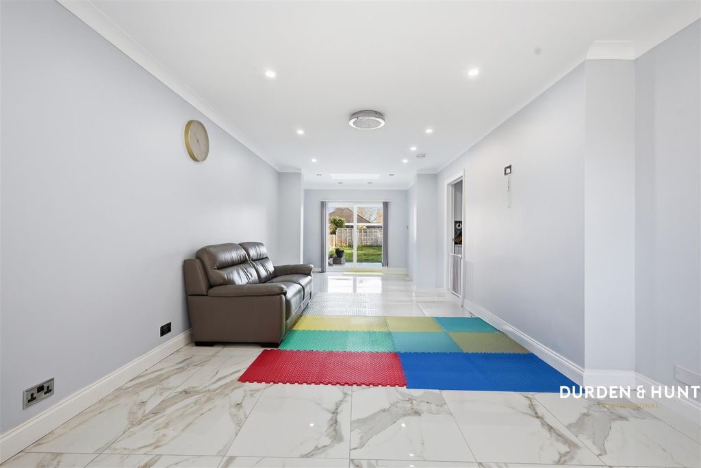 Property photo 2 of 17 Magazine Farm Way