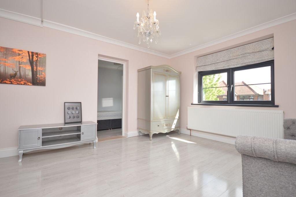 Property photo 1 of 9 1 Double Bedroom Flat To Rent