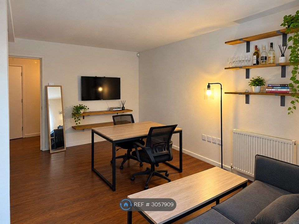 Property photo 2 of 14 Spacious Open-Plan Living / Dining Area