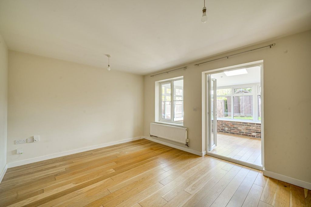 Property photo 2 of 21