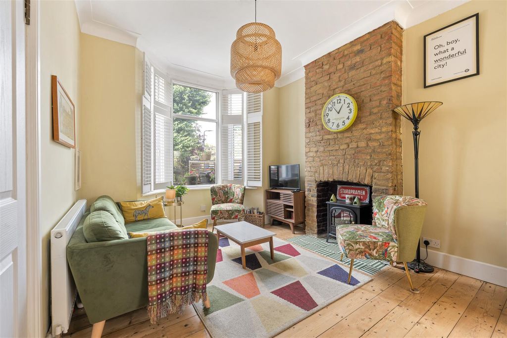 Property photo 2 of 44 Trumpington Road, E7