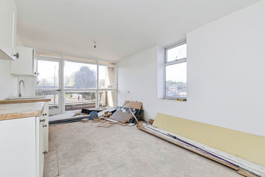 Property photo 2 of 16 Pbox-Img.Jpg
