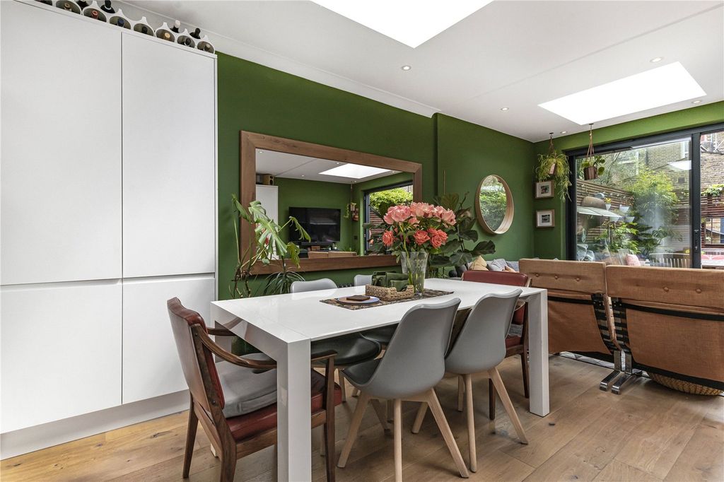 Property photo 3 of 14 Dining Area