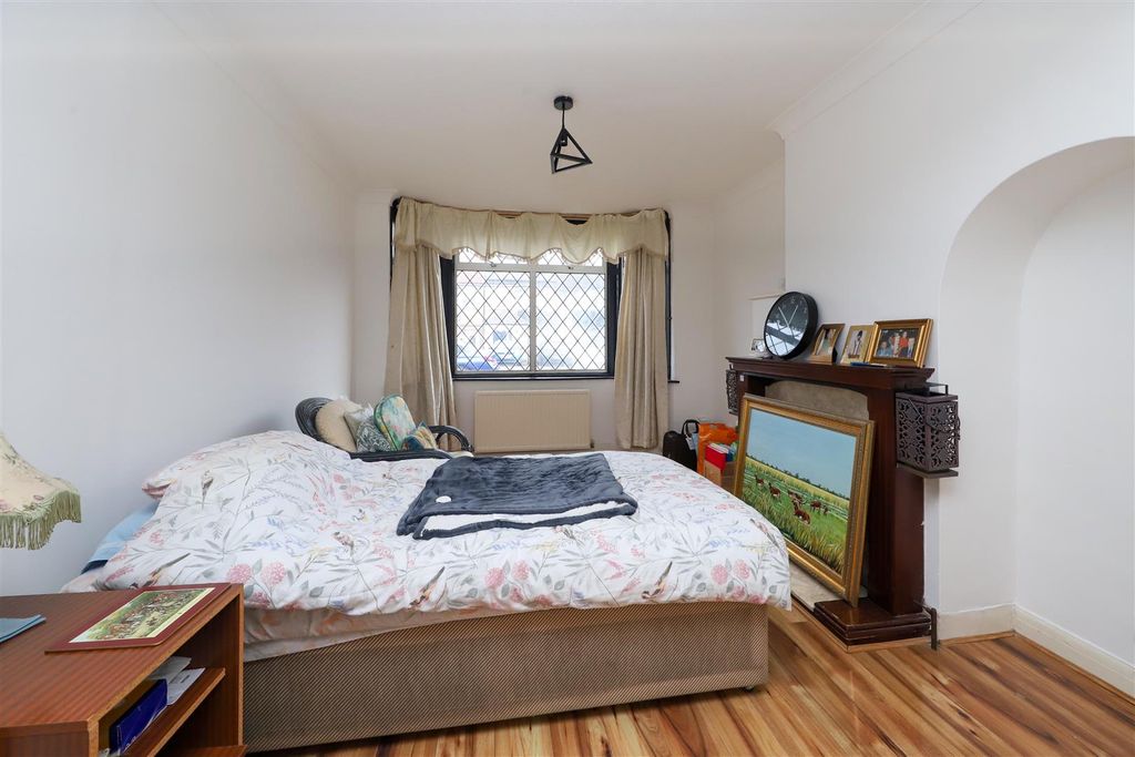 Property photo 2 of 11 Living Room