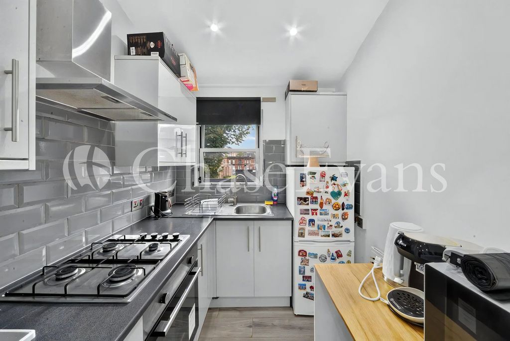 Property photo 2 of 10 Kitchen
