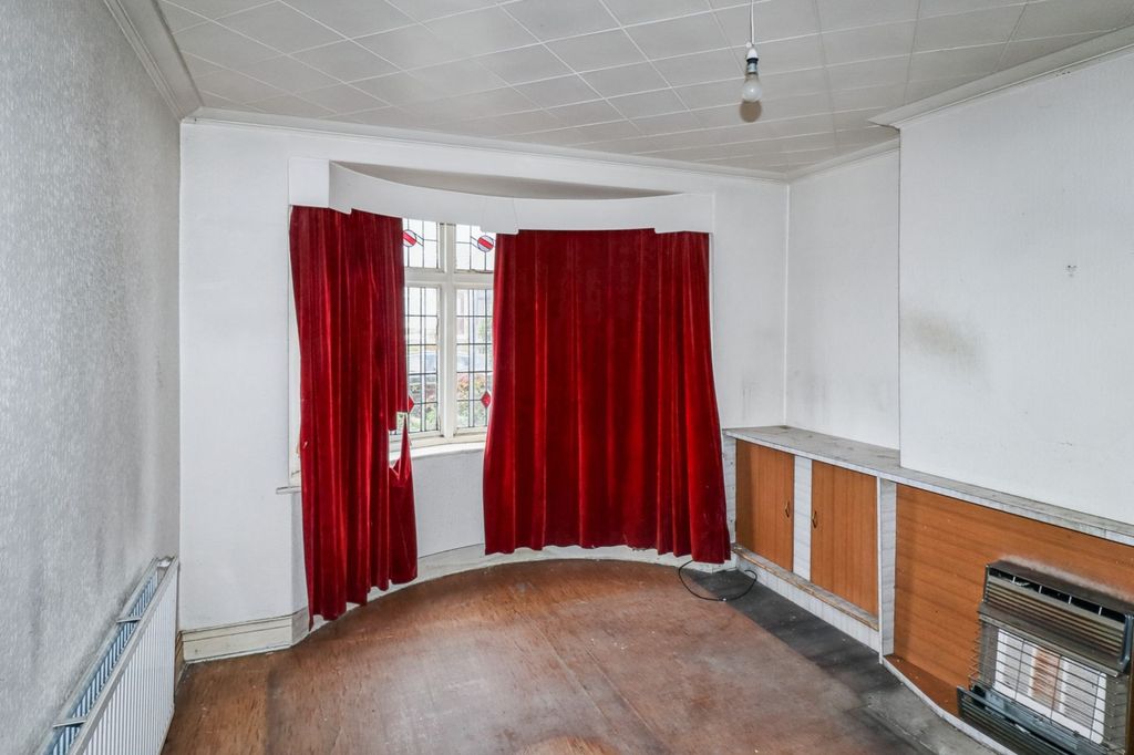 Property photo 2 of 18 87 Lilycroft Road, Bradford, Bd9 5Ah