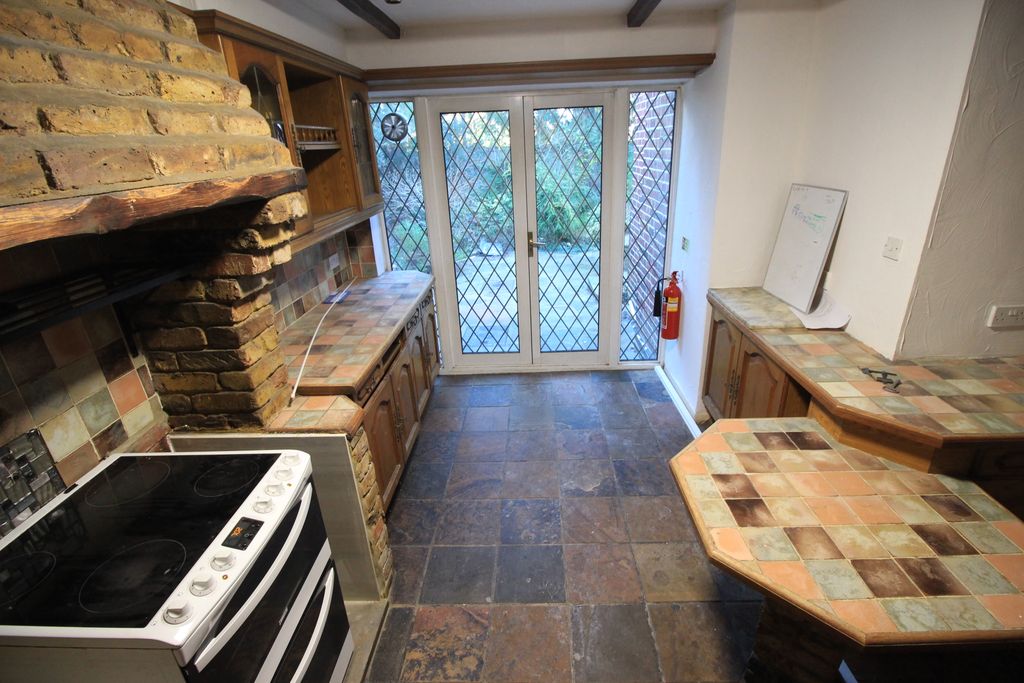 Property photo 3 of 8