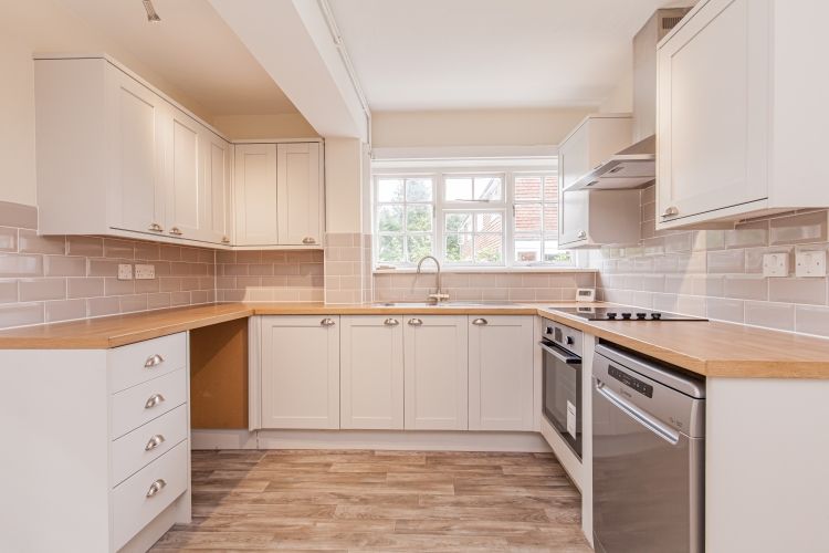 Property photo 1 of 9 174276