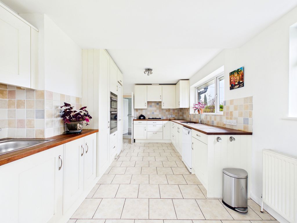 Property photo 3 of 17 Cam01984G0-Pr0554-Still014