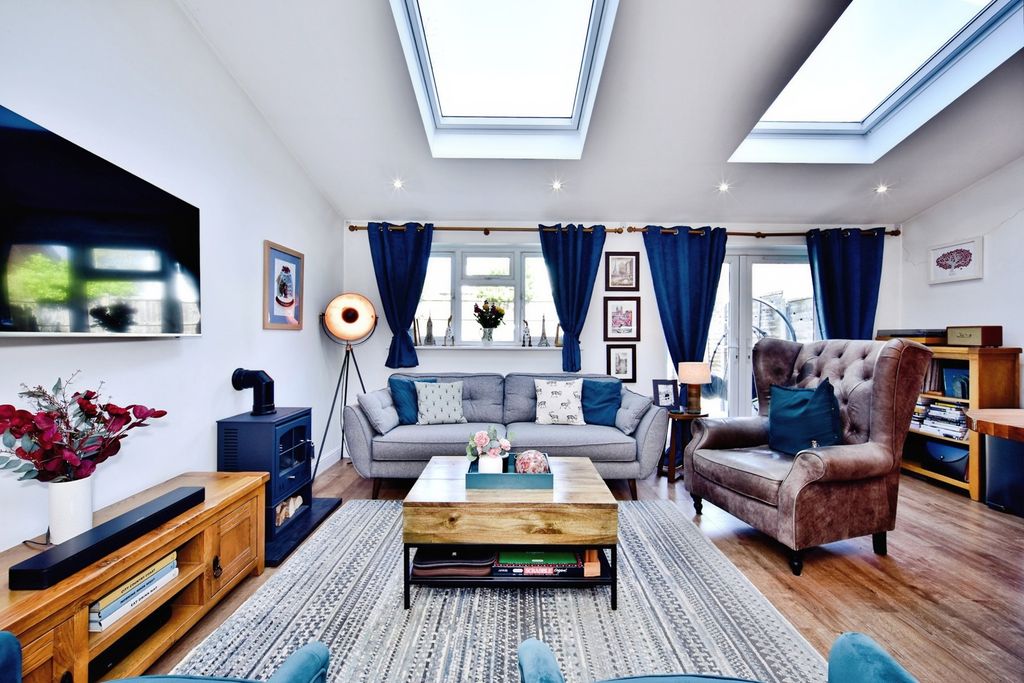 Property photo 3 of 19 Pbox-Img.Jpg