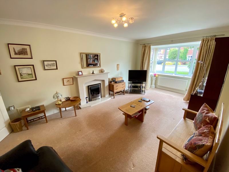 Property photo 2 of 16 Lounge