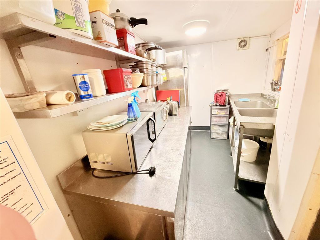 Property photo 3 of 10 Tempimagerumhft.Jpg