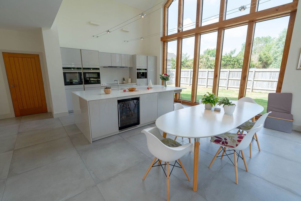 Property photo 3 of 24