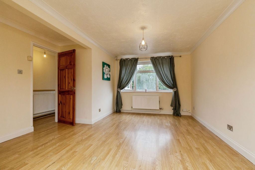 Property photo 3 of 23