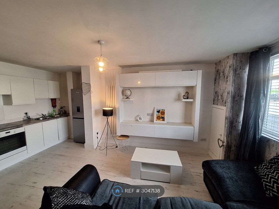 Property photo 2 of 27