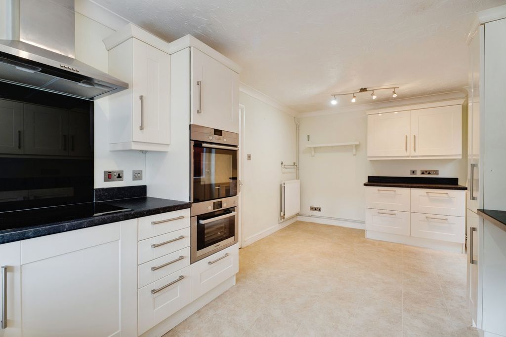 Property photo 3 of 25 Pbox-Img.Jpg
