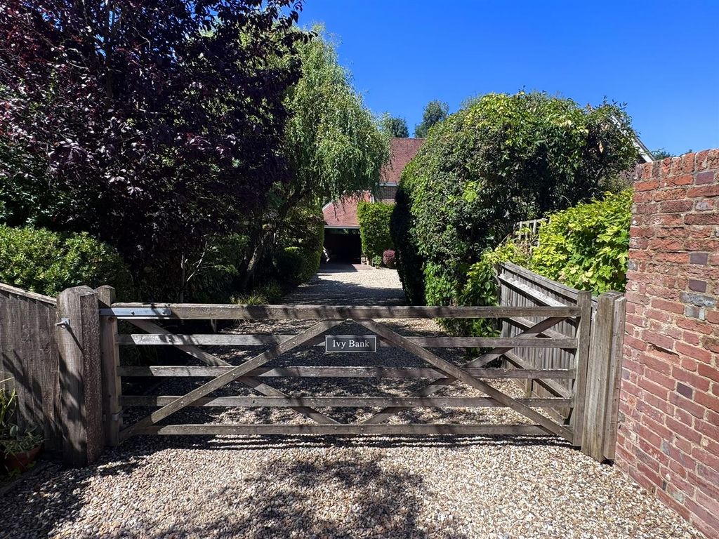 Property photo 1 of 41 Gated Entrance.Jpeg