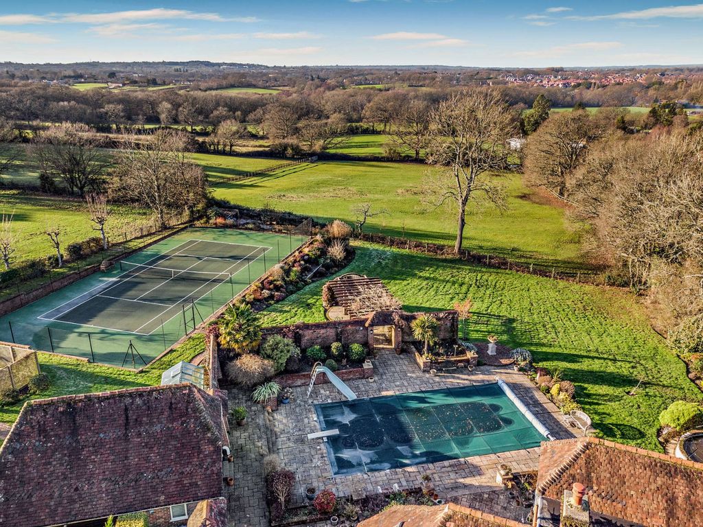 Property photo 3 of 17 Grounds