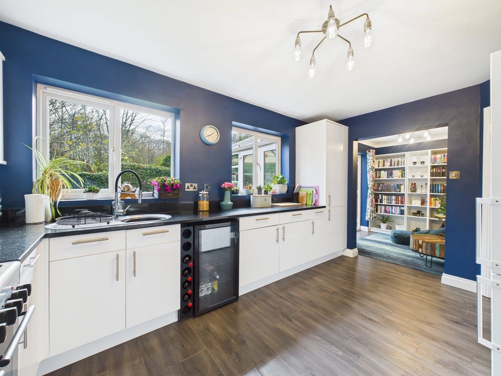 Property photo 3 of 16 Kitchen