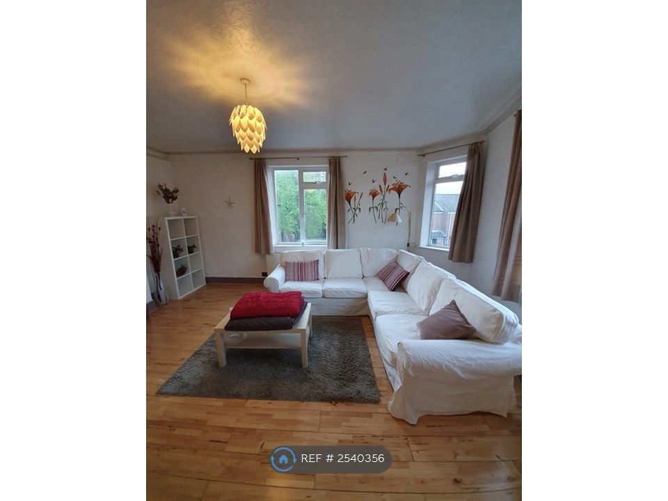 Property photo 3 of 16 Living Room