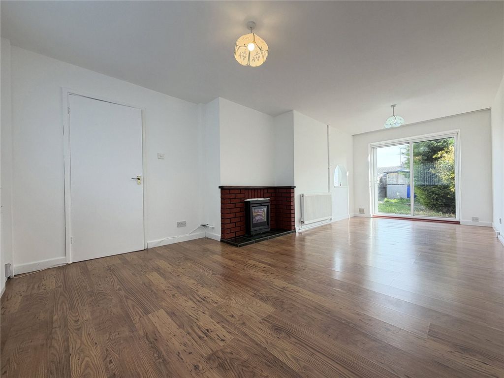 Property photo 2 of 16 Lounge