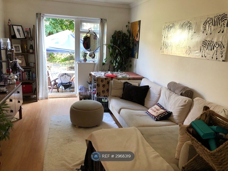 Property photo 1 of 16 Lounge