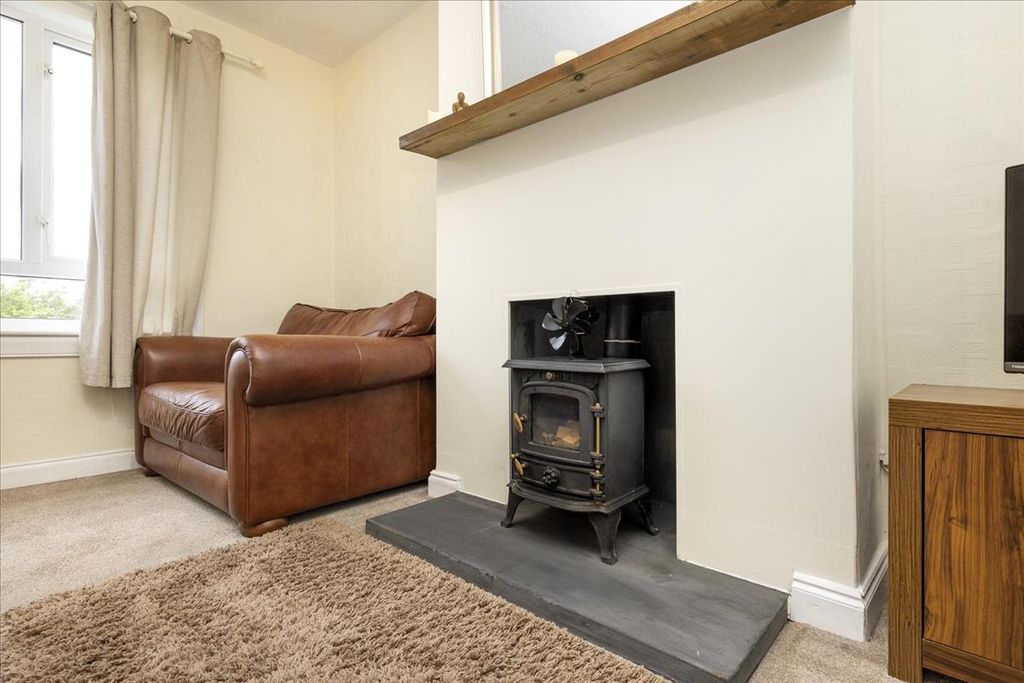 Property photo 3 of 27